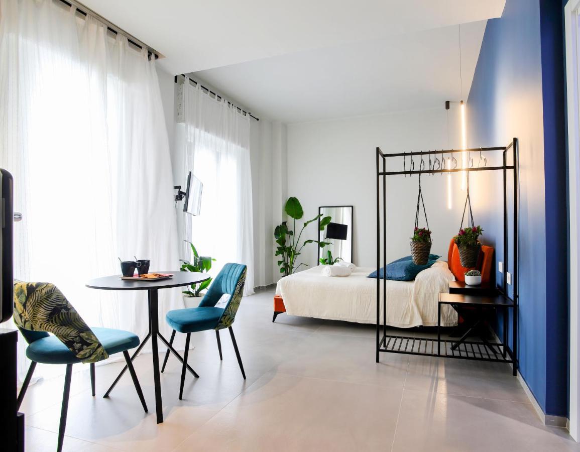 Floris: Modern In The Heart Of Center